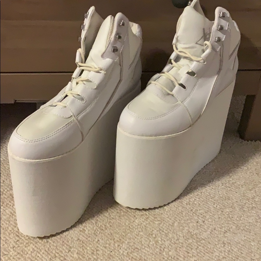 YRU Qozmo Sky High White